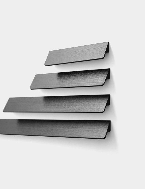 Möbelgriff Fargo – Kantengriff in gebürstetem Gold, gebürstetem Schwarz und gebürstetem Grau. Größen 96, 128, 192, 320 und 800 mm, im Loft-, Modern-, Skandi- und Industrial-Stil – egriffe.de