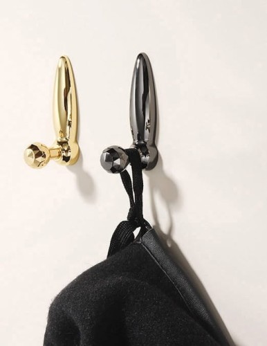 Wandhaken Andes mit eleganter, schlanker Form. Robust, leicht zu montieren, ideal für Zuhause, Hotels und Salons. Farben: Gold und Schwarzchrom – für Glamour-, klassische und moderne Interieurs.