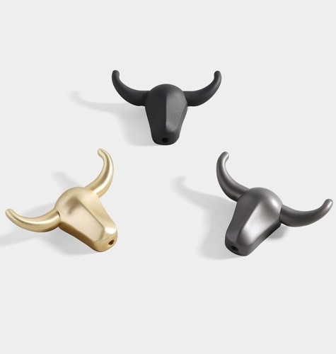 Wandhaken Torro – markanter Haken in Form eines Stierkopfs. Aus robustem, kratzfestem Material, leicht zu montieren. Ideal für Zuhause und gewerbliche Räume. Farben: Schwarz, Perlgrau und gebürstetes Gold.