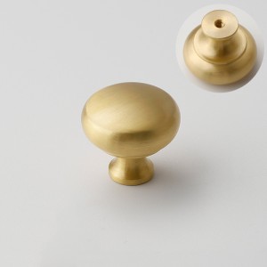 Möbelknopf Palma Messing – eleganter, klassischer Knopf aus massivem Messing in Messingfarbe. In 25 und 30 mm erhältlich, ideal für Küche, Bad, Kommoden, Schubladen und Schränke – egriffe.de.