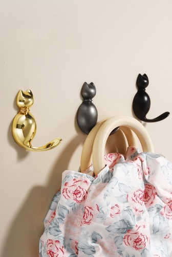 Niedlicher Wandhaken Gatito in Katzenform – ideal für Kinderzimmer und moderne Interieurs. Für Kleidung, Handtücher oder Schlüssel. Farben: Gold, Perlschwarz, Perlgrau, Gelb und Blau.