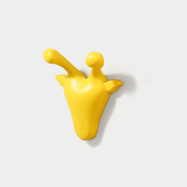 Moderner Wandhaken Adela mit außergewöhnlicher Form. Ideal für Kinderzimmer, Bad, Küche oder Büro. Einfache Montage, Schrauben im Set. Farben: Gold, Perlschwarz, Mattschwarz, Gelb und Blau.