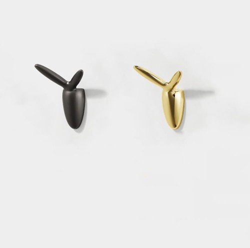 Moderner dekorativer Wandhaken Manzana mit künstlerischer Form. Ideal für Zuhause, Büro, Hotel oder Restaurant. Einfache Montage, Schrauben im Set. Farben: Gold und Perlgrau.