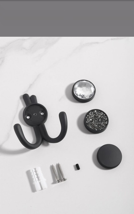 Wandhaken Rosa mit Doppelhaken und dekorativen diamantartigen Enden. Elegant, feuchtigkeitsbeständig, in vielen Gold-, Schwarz-, Silber- und Grautönen erhältlich – für Zuhause und gewerbliche Innenräume.