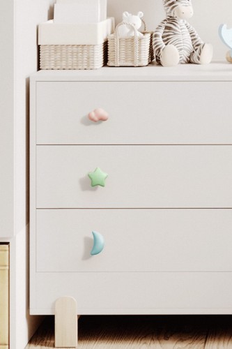 Kindermöbelgriff Moon in Mondform mit abgerundeter Form und Pastellfarben: Rosa, Grün, Hellblau und Weiß. Märchenhafter Kinder-Akzent für Kommoden, Schränke und Schubladen im Kinderzimmer, Kindergarten oder in der Krippe.