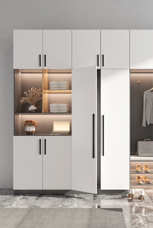 Möbelgriff Tapia – schlanker länglicher Griff in Gold, Schwarz oder Grau, ideal für moderne minimalistische Interieurs. Perfekt für Schränke, Kommoden und Kleiderschränke in Küche, Bad, Wohnzimmer und Garderobe.