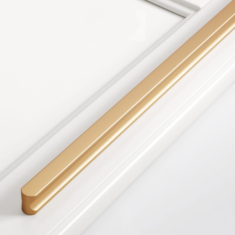 Möbelgriff Tapia – schlanker länglicher Griff in Gold, Schwarz oder Grau, ideal für moderne minimalistische Interieurs. Perfekt für Schränke, Kommoden und Kleiderschränke in Küche, Bad, Wohnzimmer und Garderobe.