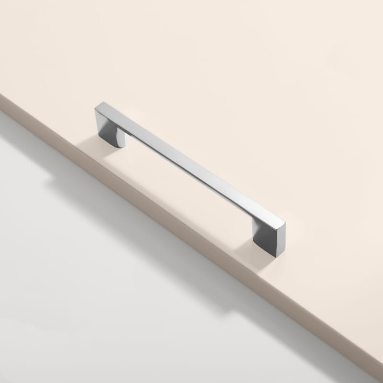 Möbelgriff Anto – klassischer kantiger Frontmontage-Griff in Schwarz, gebürstetem Nickel, Sandgold und glänzendem Chrom. Größen 128–320 mm, ideal für Küche, Bad, Schränke, Kommoden und Schubladen.