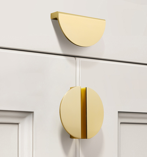 Möbelgriff Vida – dekorativer halbrunder Frontmontage-Griff. Farben: gebürstetes Gold, Schwarz, Weiß, Grau, Hellgrau und Grün. Größen 78 und 98 mm, im Modern-, Skandi- und Loft-Stil.