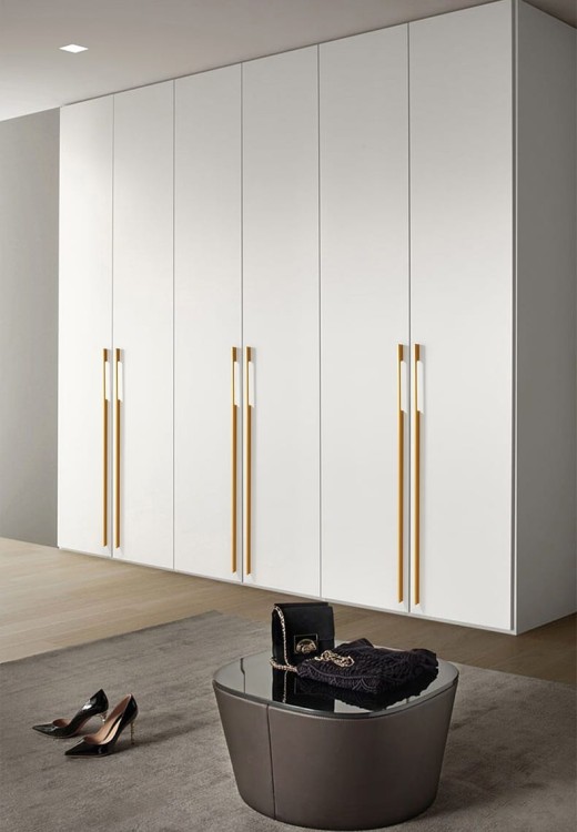 Möbelgriff Pomo – moderner länglicher Griff für Küchenmöbel, Schränke und Schubladen. Farben: Schwarz, Champagnergold und Grau. Größen: Knopf, 192, 320 und 800 mm.
