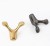 Wandhaken Dos – Design-Doppelhaken für Flur, Bad, Büro und Hotels. Aus robustem Metall, kratzfest. Farben: Gold, gebürstetes Gold, Schwarz und Perlgrau.