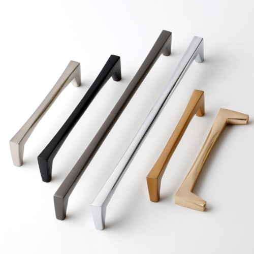 Möbelgriff Mela – moderner, klassischer und minimalistischer Griff in Schwarz, gebürstetem Gold, gebürstetem Nickel und Perlgrau. Größen 128–256 mm, ideal für Küchen- und Badmöbel, Garderoben und Kommoden.